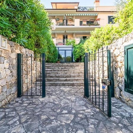 Апартаменты Piana Di Solaro Modern Flat & Swimming Pool Леричи Экстерьер фото